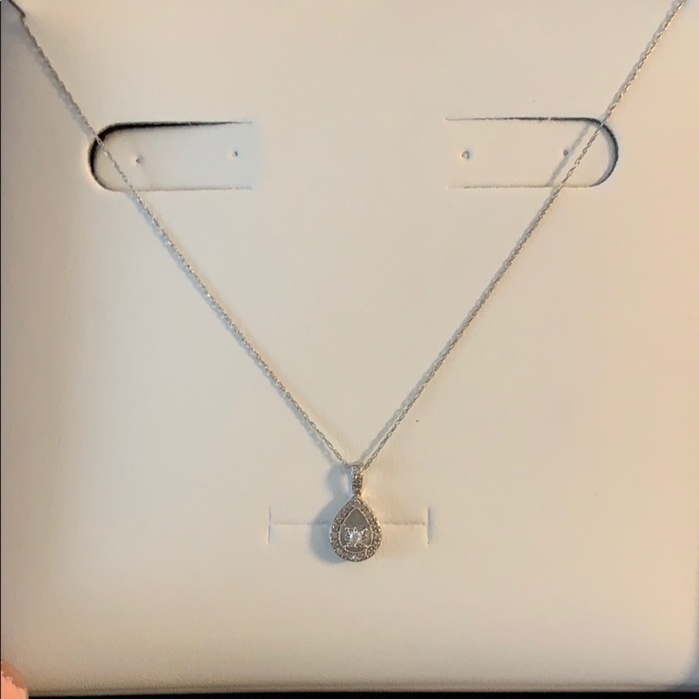 14 karat gold pendant and chain